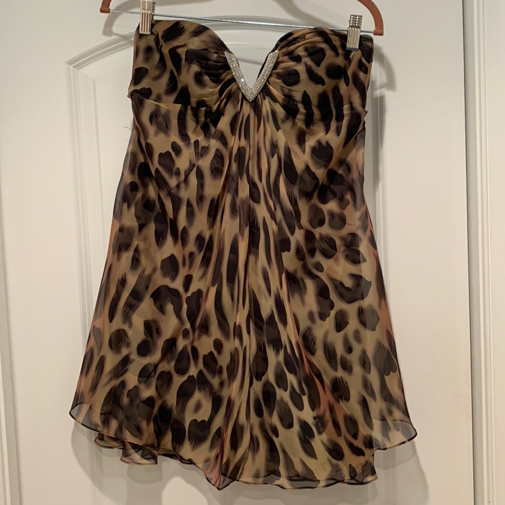 Strapless A-line cheetah print strapless dress